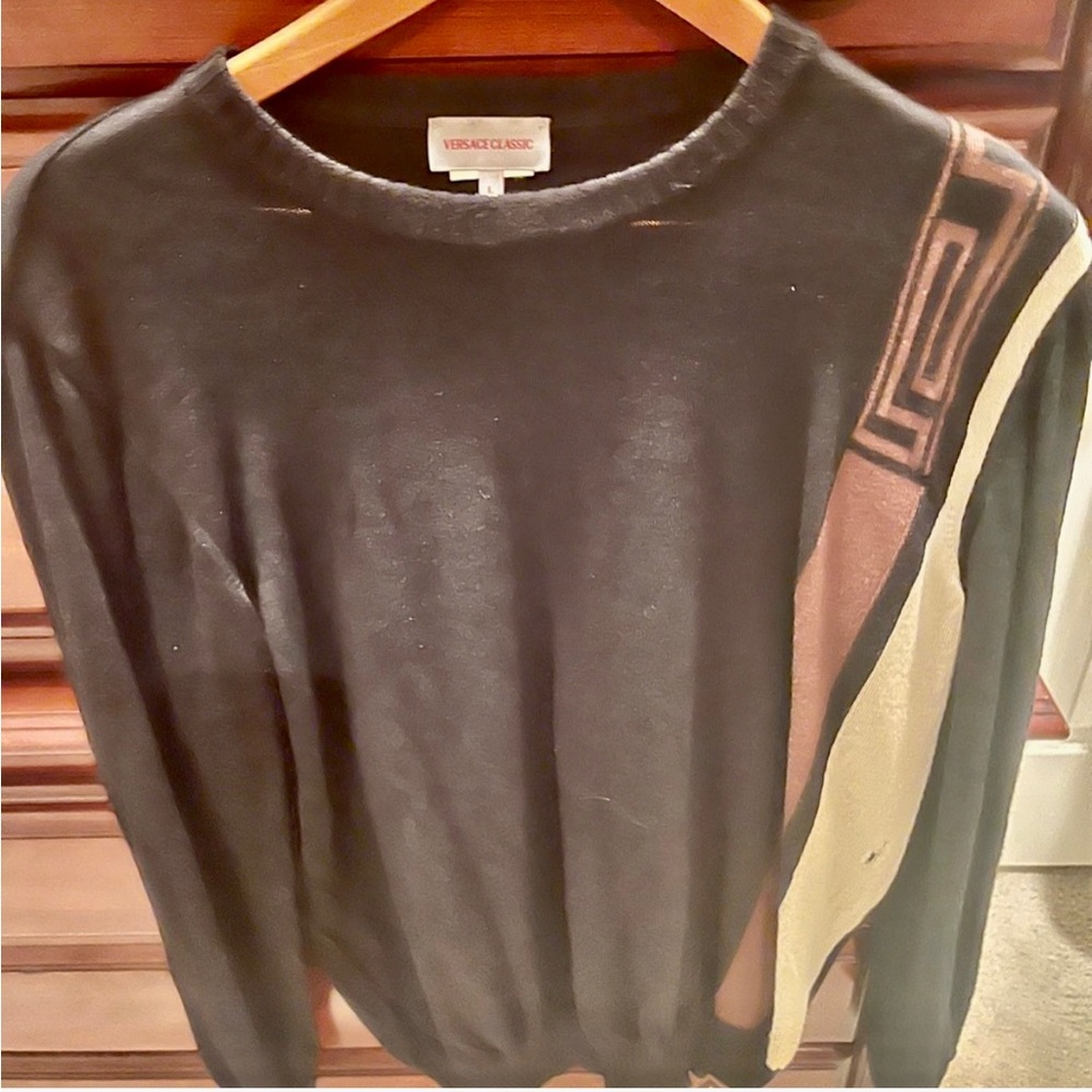 Gianni Versace knit sweater beautiful. Size large, but fits like a medium 🇮🇹.